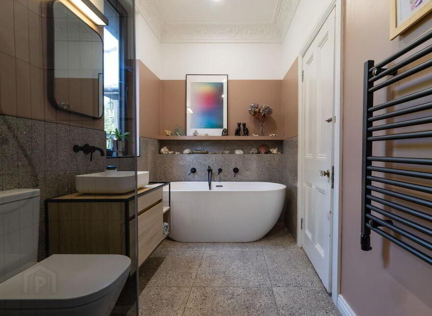 Lakemount, Barnavara Hill, Riverstown, T45X340