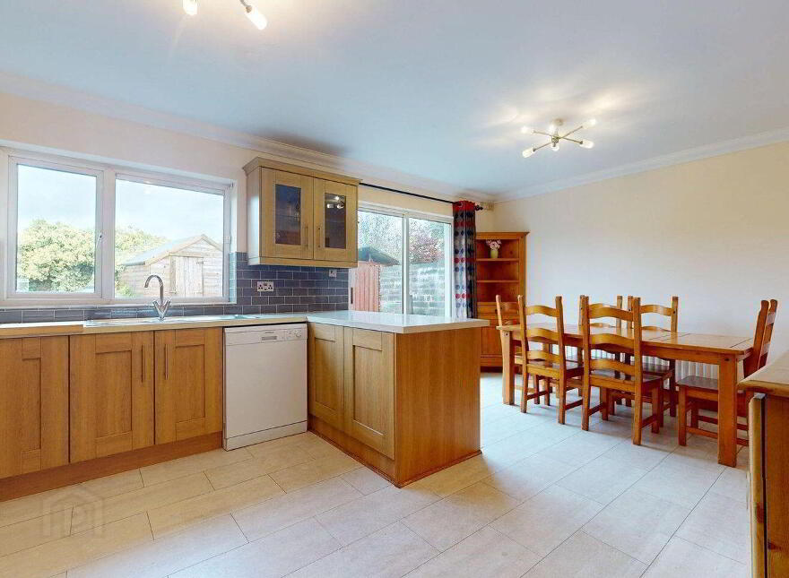 37 Rossmor, Castlebar, F23N924