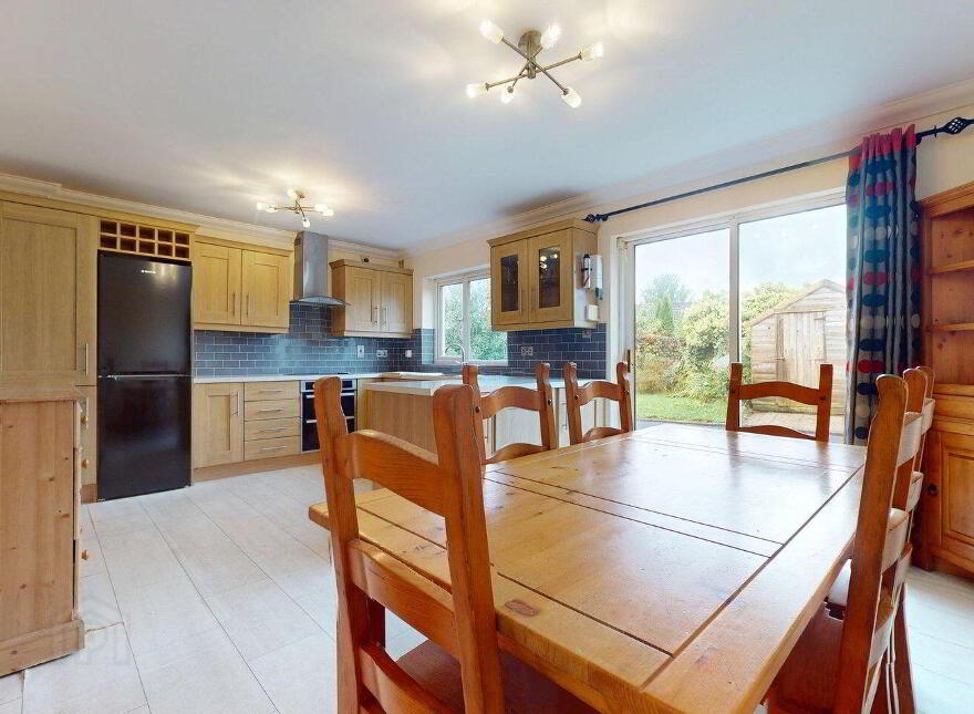 37 Rossmor, Castlebar, F23N924