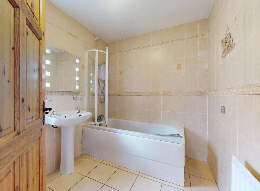 37 Rossmor, Castlebar, F23N924