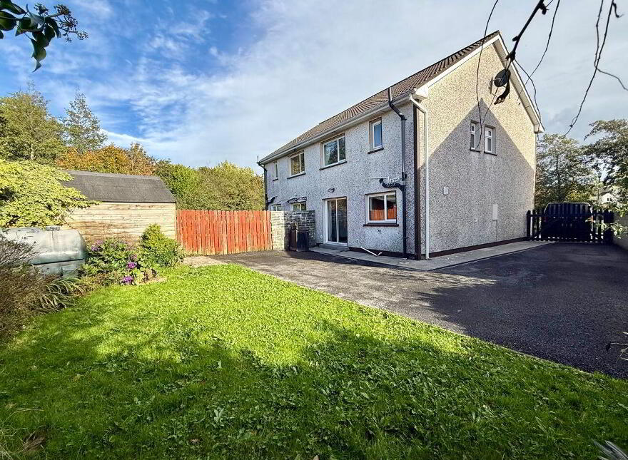 37 Rossmor, Castlebar, F23N924