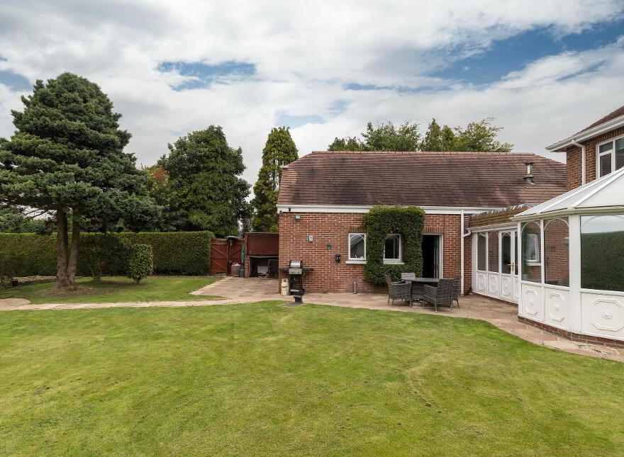 96 Belfast Road, Dollingstown, Lurgan, BT66 7JT