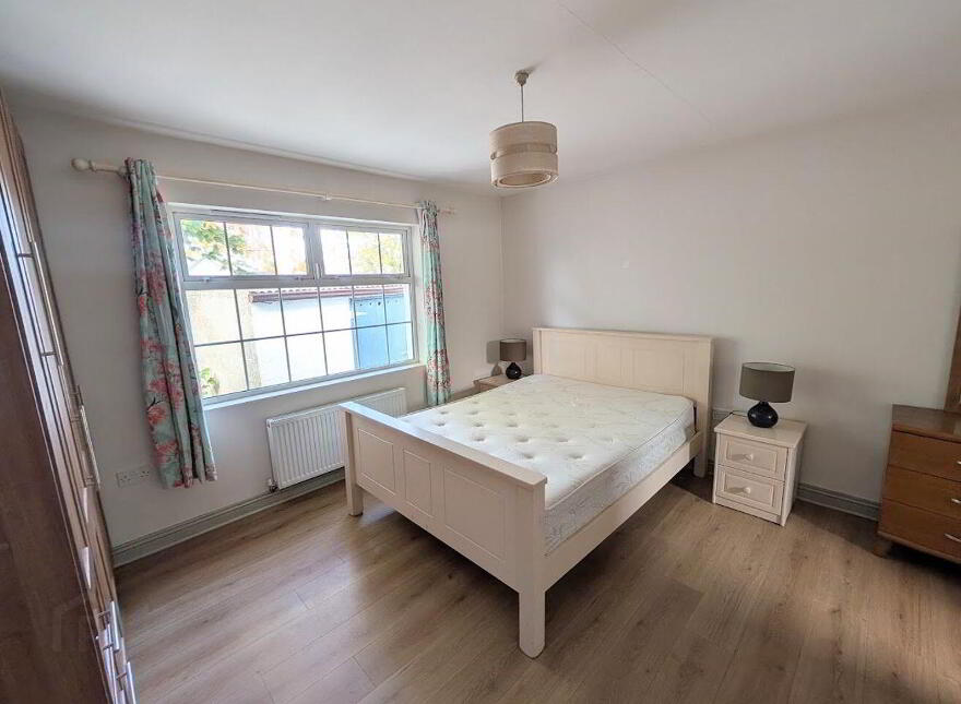 10 Thomond Place, Nenagh, E45K225