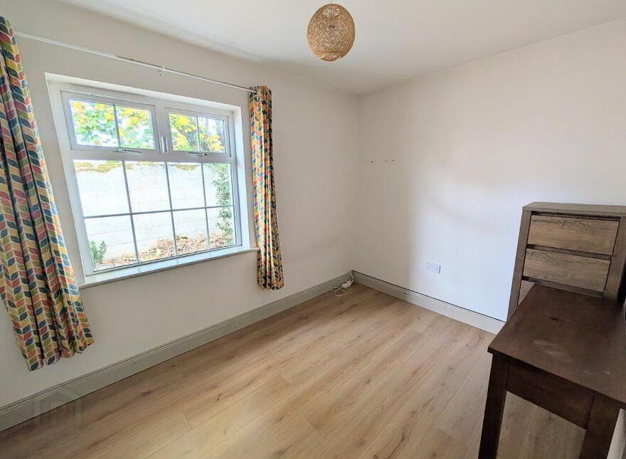 10 Thomond Place, Nenagh, E45K225