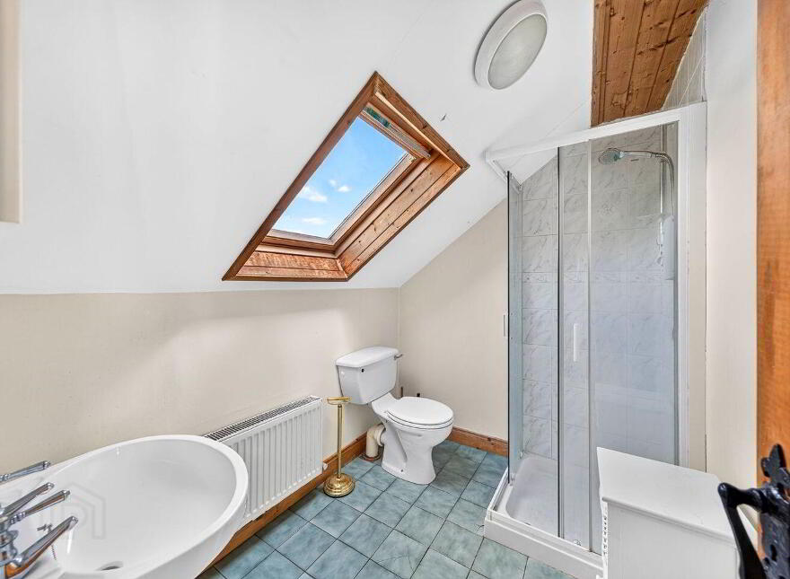 The Avenue, Ballyclare, Ferbane, R42VE40