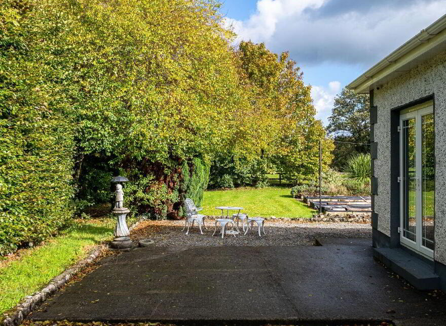 The Avenue, Ballyclare, Ferbane, R42VE40