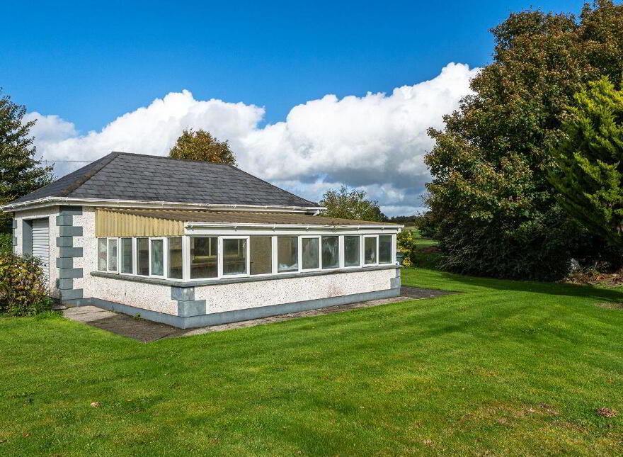 The Avenue, Ballyclare, Ferbane, R42VE40