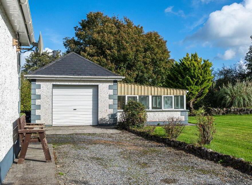 The Avenue, Ballyclare, Ferbane, R42VE40