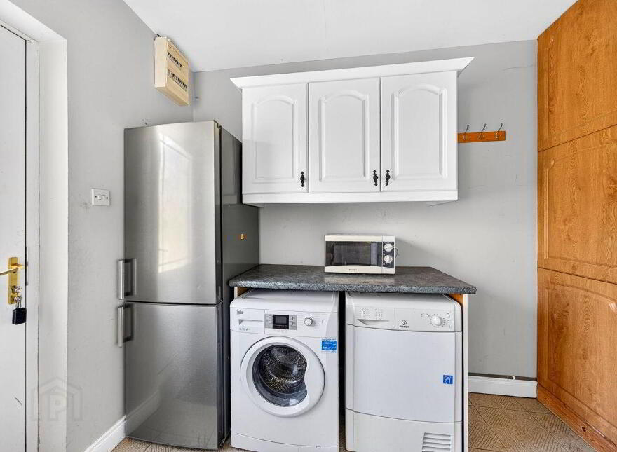 The Avenue, Ballyclare, Ferbane, R42VE40