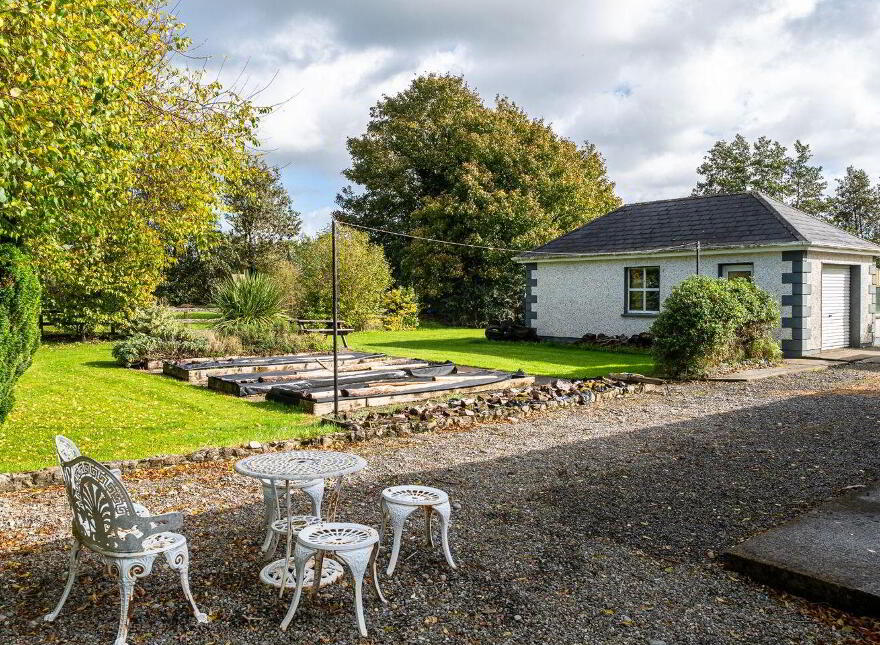 The Avenue, Ballyclare, Ferbane, R42VE40