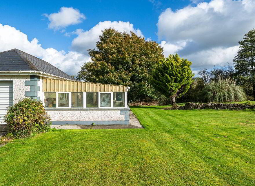 The Avenue, Ballyclare, Ferbane, R42VE40