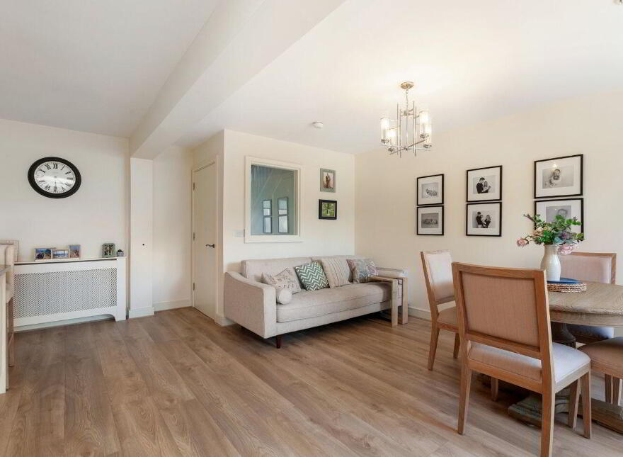 24 Diswellstown Drive, Hamilton Park, Dublin 15, D15XHY9