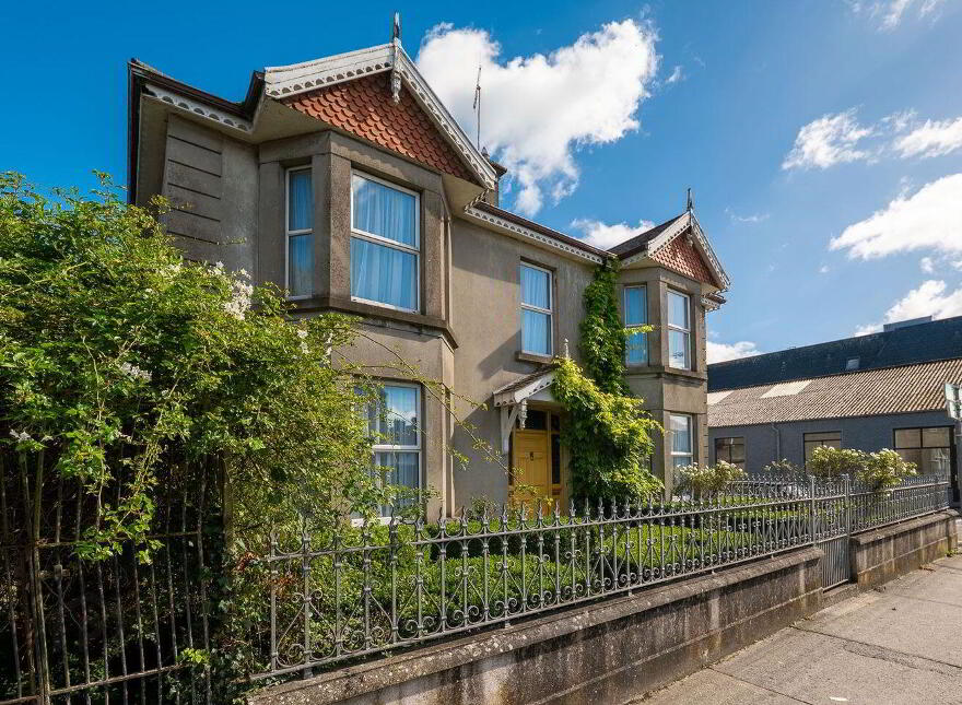 Slievenamon Road, Thurles, E41F573