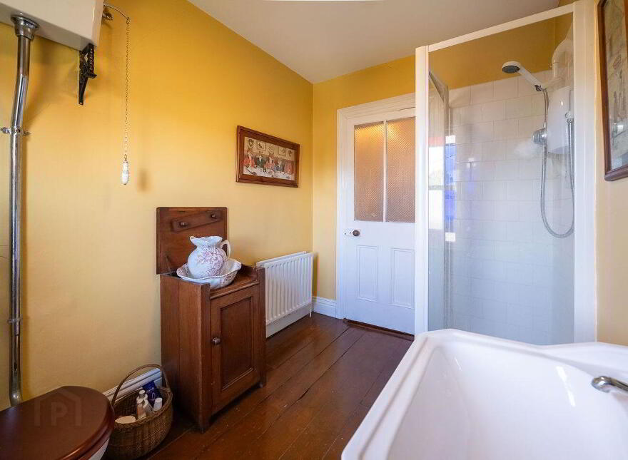 Slievenamon Road, Thurles, E41F573