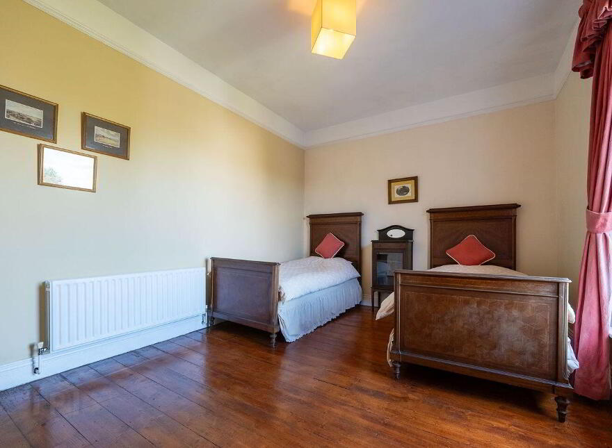 Slievenamon Road, Thurles, E41F573
