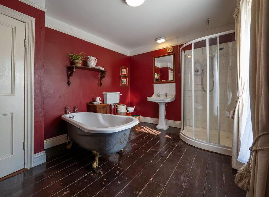 Slievenamon Road, Thurles, E41F573