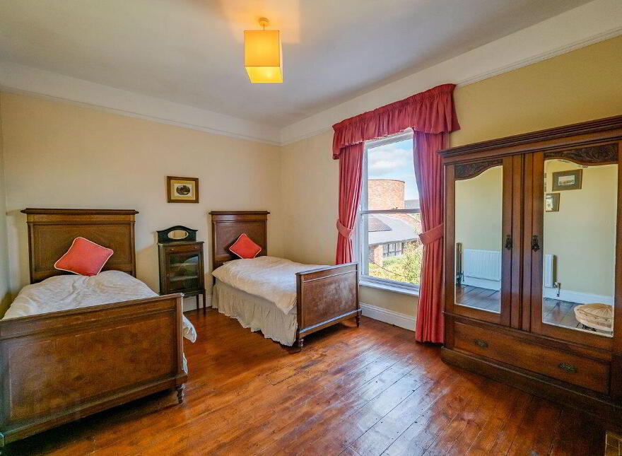 Slievenamon Road, Thurles, E41F573