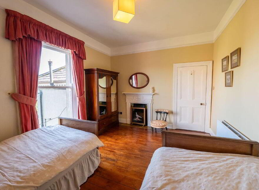 Slievenamon Road, Thurles, E41F573