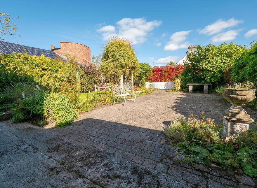 Slievenamon Road, Thurles, E41F573