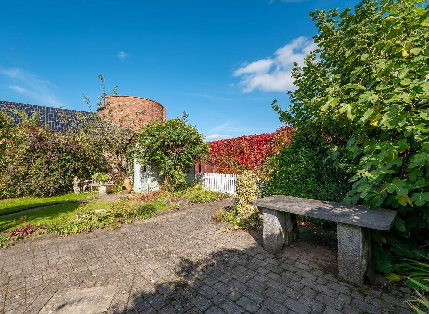 Slievenamon Road, Thurles, E41F573