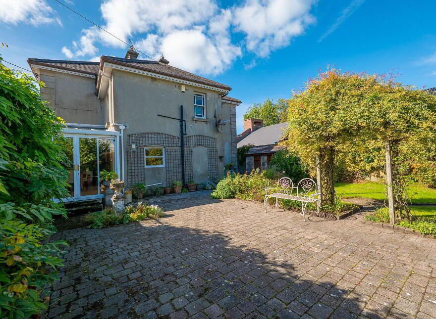 Slievenamon Road, Thurles, E41F573