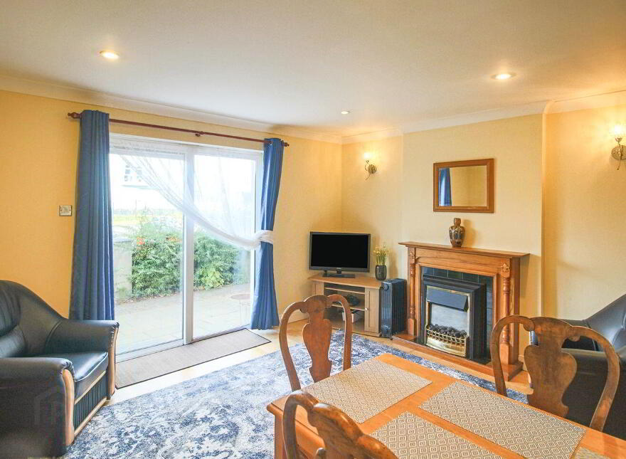 2 Boderg, Shannon Court, Carrick-On-Shannon, N41N299