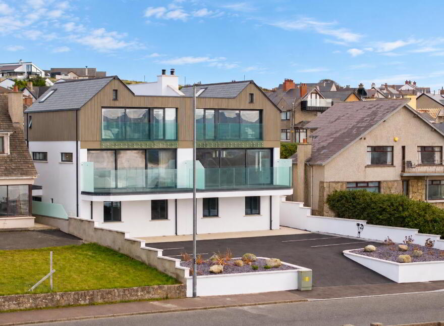 77 Strand Road, Portstewart, BT55 7LX