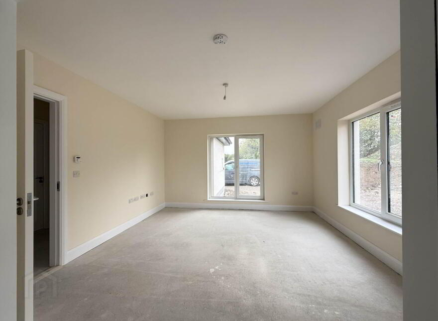 15 Roseville Crescent, Cahir, County Tipperary, E21KF83