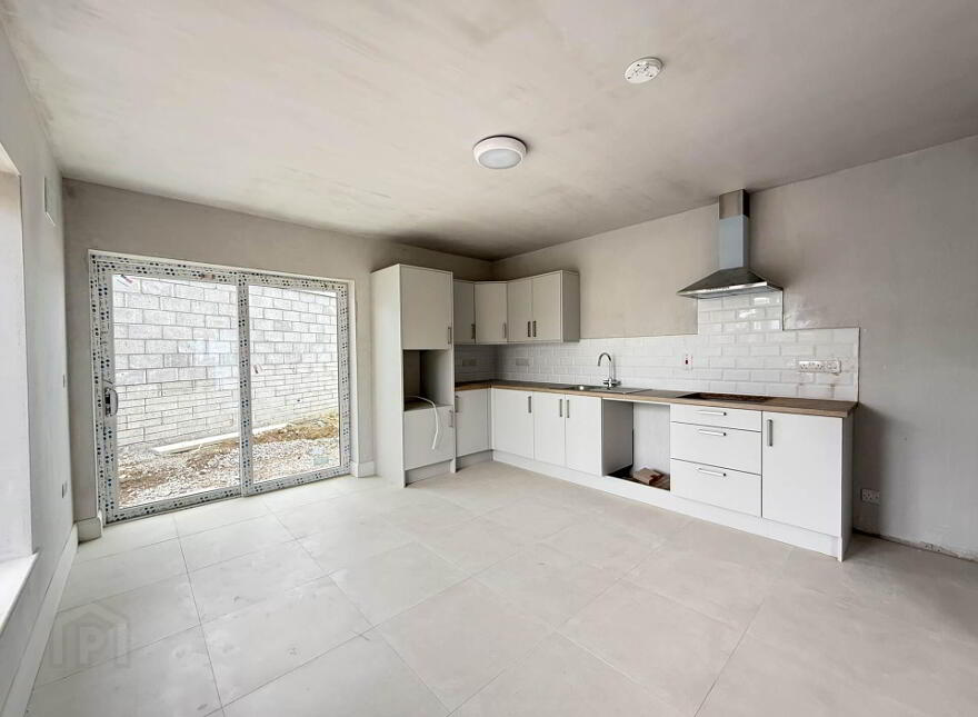 15 Roseville Crescent, Cahir, County Tipperary, E21KF83