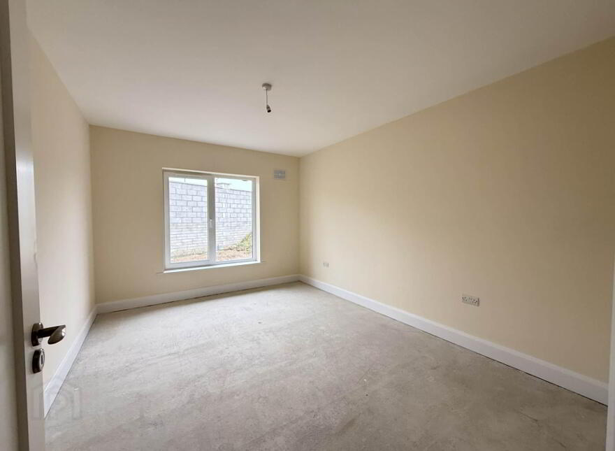 15 Roseville Crescent, Cahir, County Tipperary, E21KF83