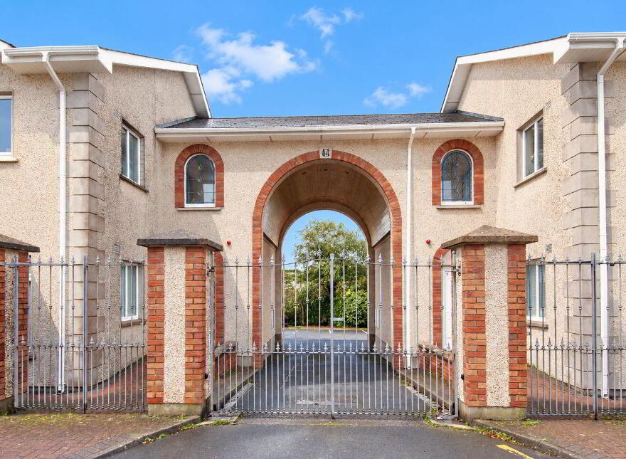 2 Maryville Gardens, Courtown, Riverchapel, Y25F9P7