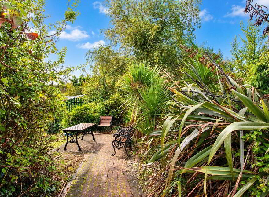 2 Maryville Gardens, Courtown, Riverchapel, Y25F9P7