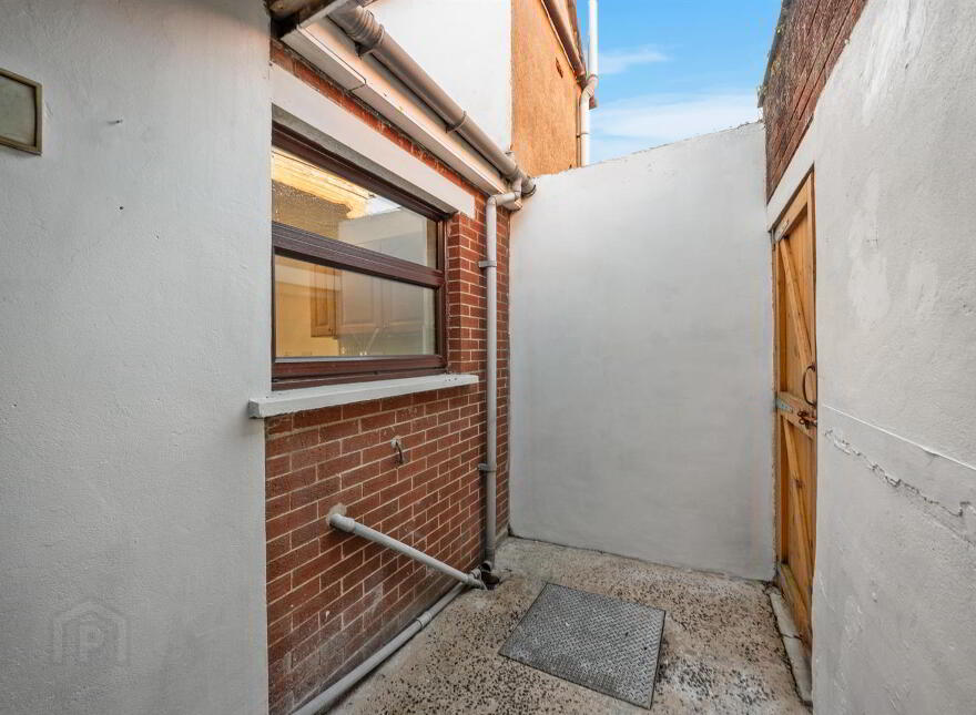 4 Earlscourt Street, Falls Road, Belfast, BT12 7AS