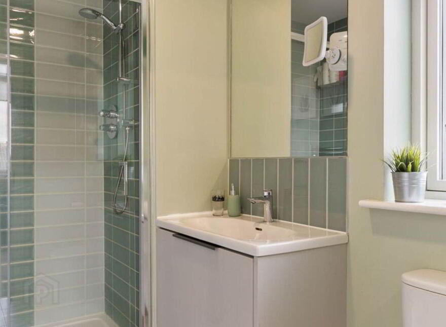 2 Larkfield Place, Dublin 18, D18XE02