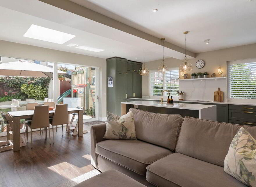 2 Larkfield Place, Dublin 18, D18XE02