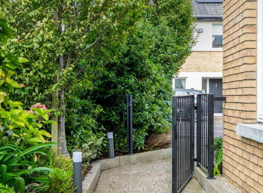 2 Larkfield Place, Dublin 18, D18XE02