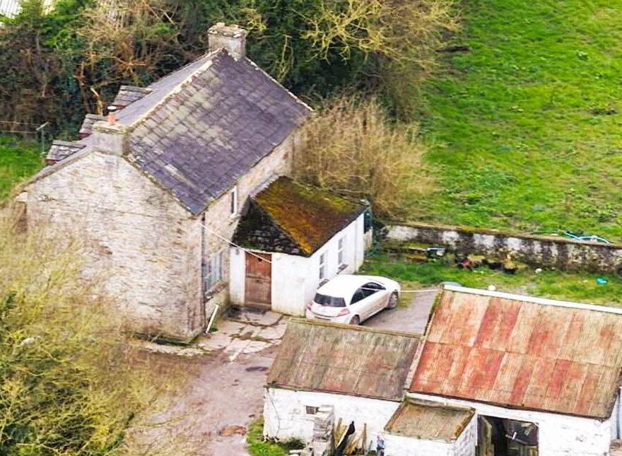 Ballygodoon, Monard, E34XT53