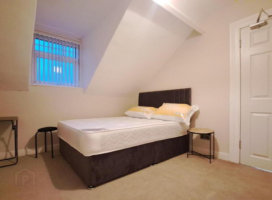 Rm 4, 57 Ponsonby Avenue, Belfast, BT15 2LS