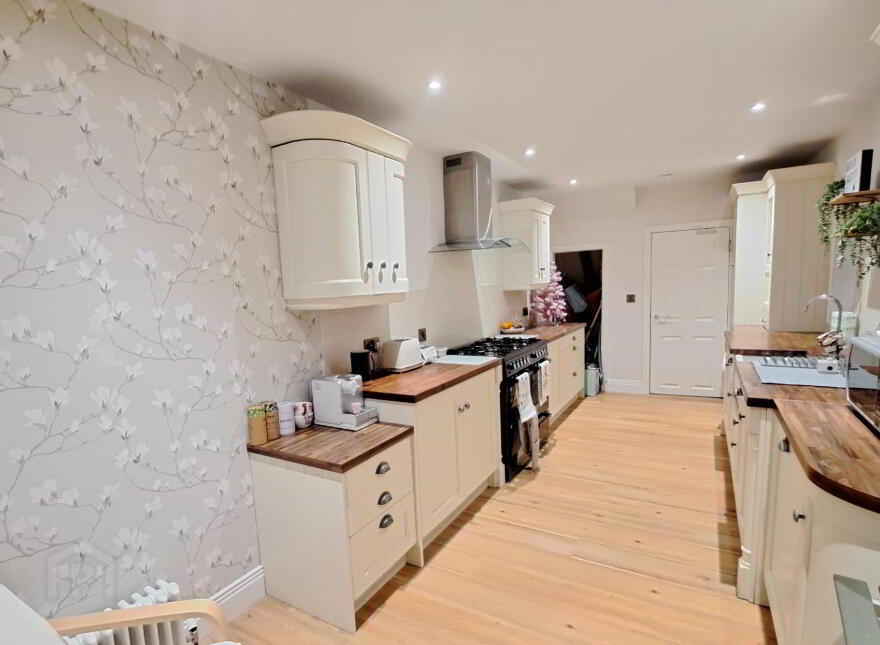 Rm 4, 57 Ponsonby Avenue, Belfast, BT15 2LS