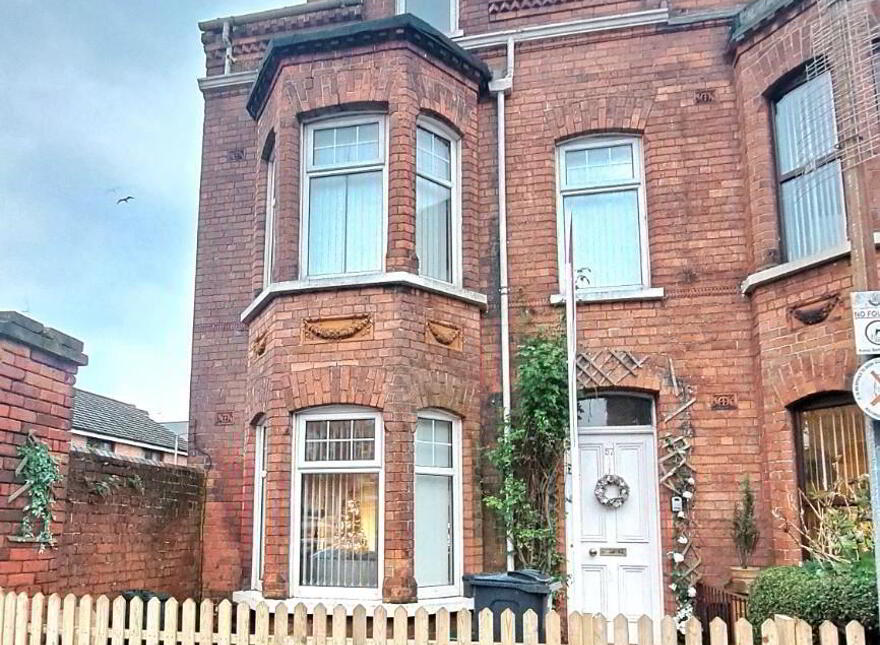 Rm 4, 57 Ponsonby Avenue, Belfast, BT15 2LS