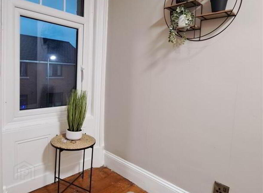 Rm 4, 57 Ponsonby Avenue, Belfast, BT15 2LS