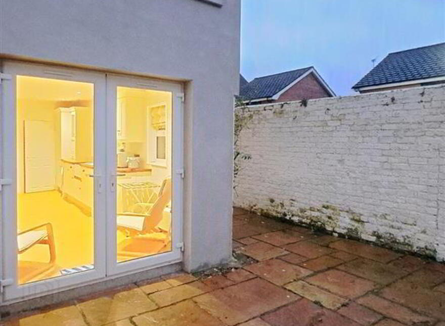 Rm 4, 57 Ponsonby Avenue, Belfast, BT15 2LS