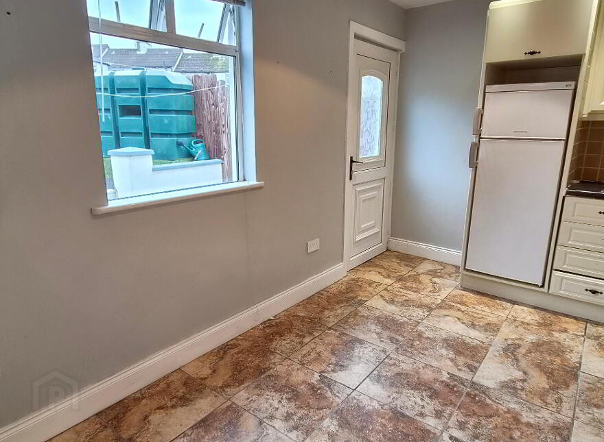 28 Saint Patricks Park, Carrick-On-Shannon, N41YD85