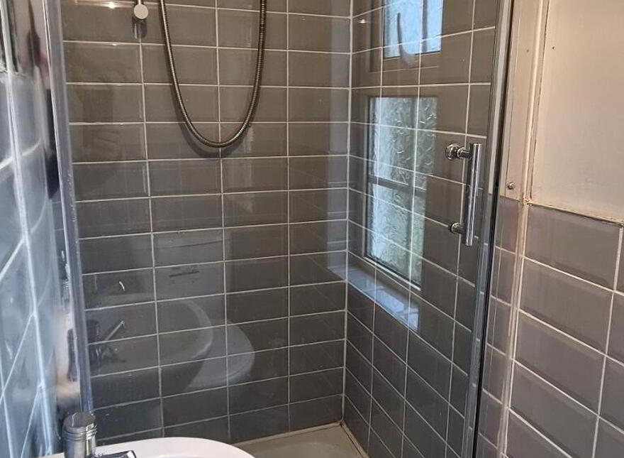28 Saint Patricks Park, Carrick-On-Shannon, N41YD85