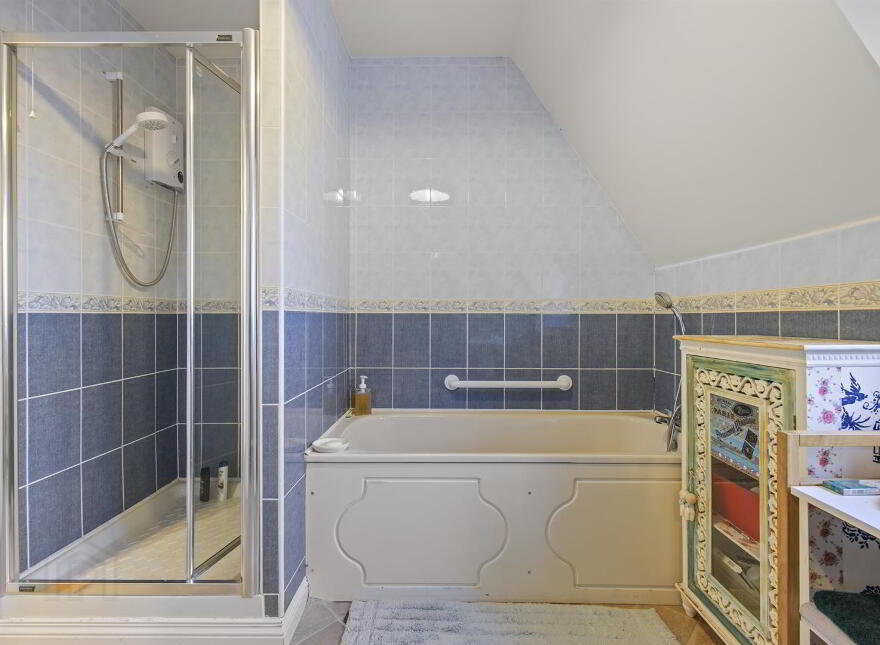 102 Dromore Road, Ballynahinch, BT24 8HX
