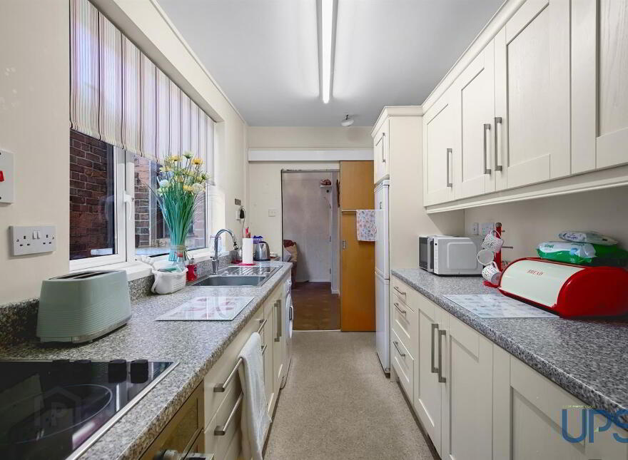 104 Cavendish Street, Falls Road, Belfast, BT12 7AW