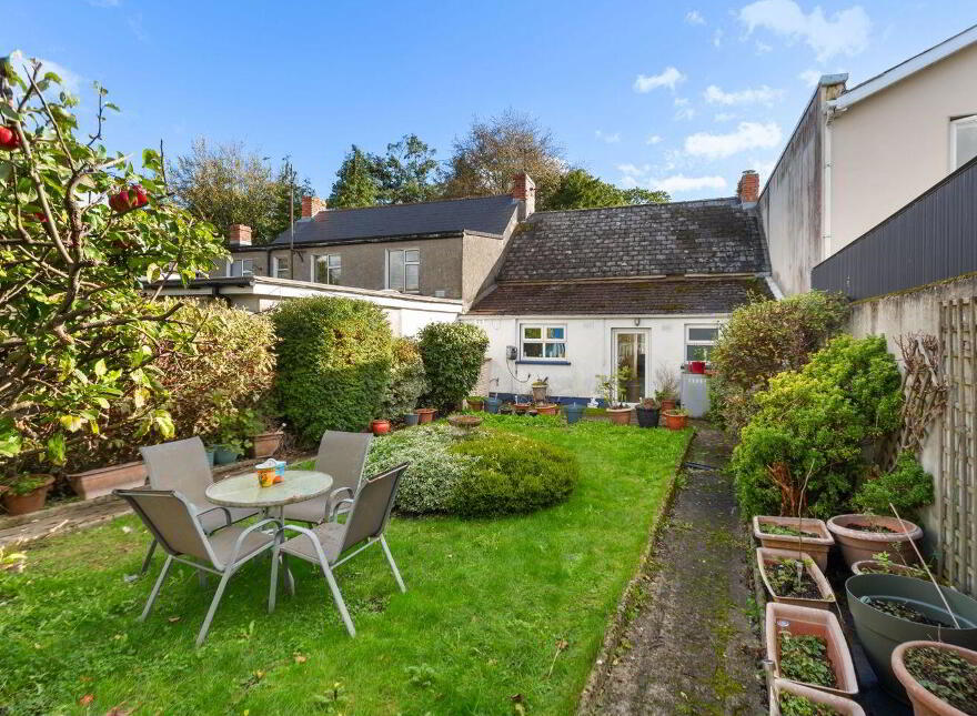 Lauragh House, Church Rd, Bunclody, Y21FD25