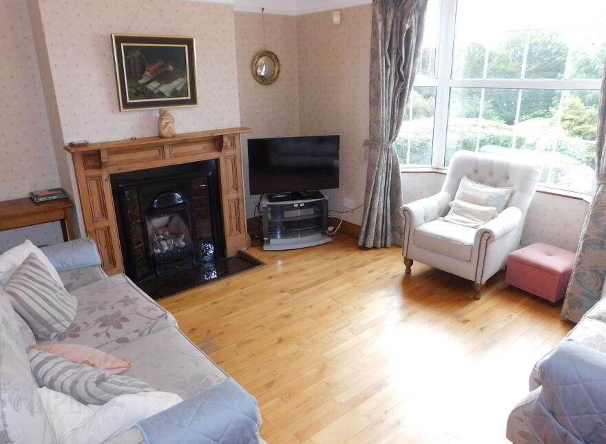 Stagmount, Lough Villas, The Lough, T12R1W2