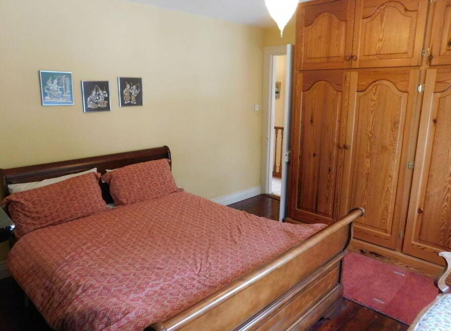 Stagmount, Lough Villas, The Lough, T12R1W2
