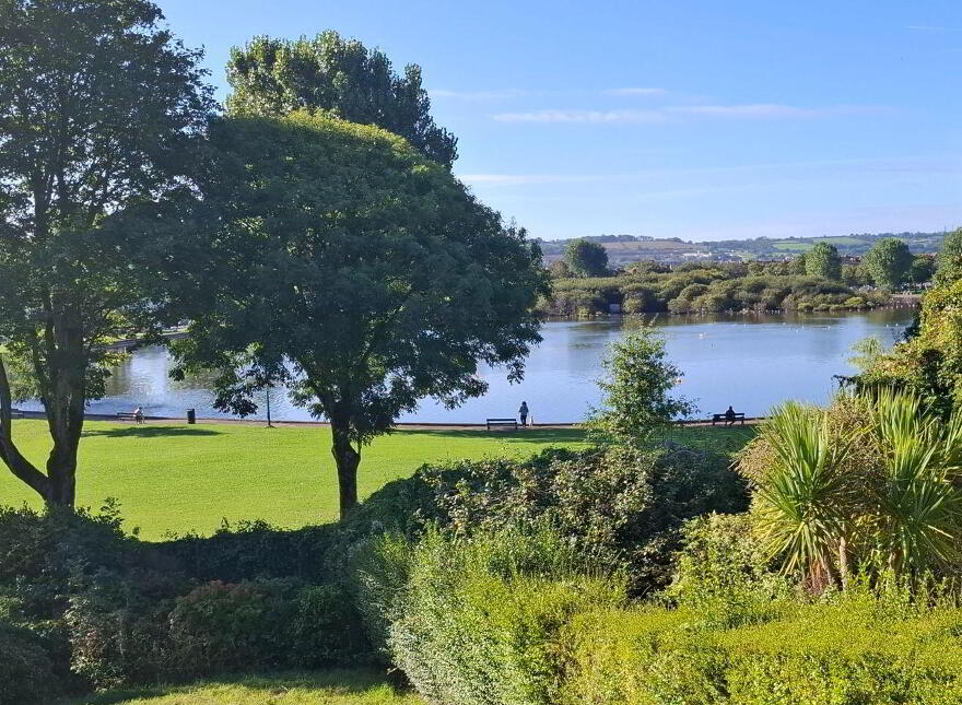 Stagmount, Lough Villas, The Lough, T12R1W2